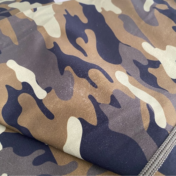 ☀️ SUMMER CLEARANCE ☀️ ZYIA | Camo Light n Tight leggings | Size 2 - Picture 4 of 7
